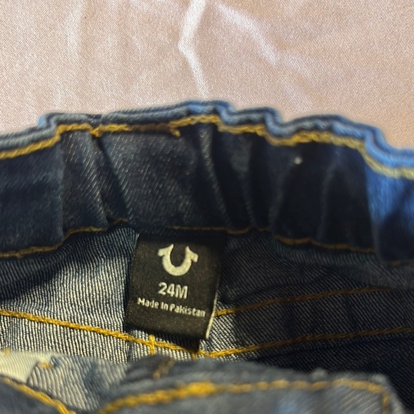 True Religion Blue Jeans with Signature Horseshoe Stitching - Picture 5 of 8